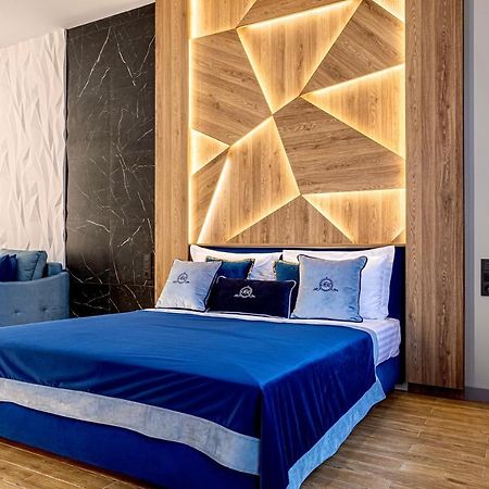 Central Family Boutique Apartments 2 リヴィウ エクステリア 写真