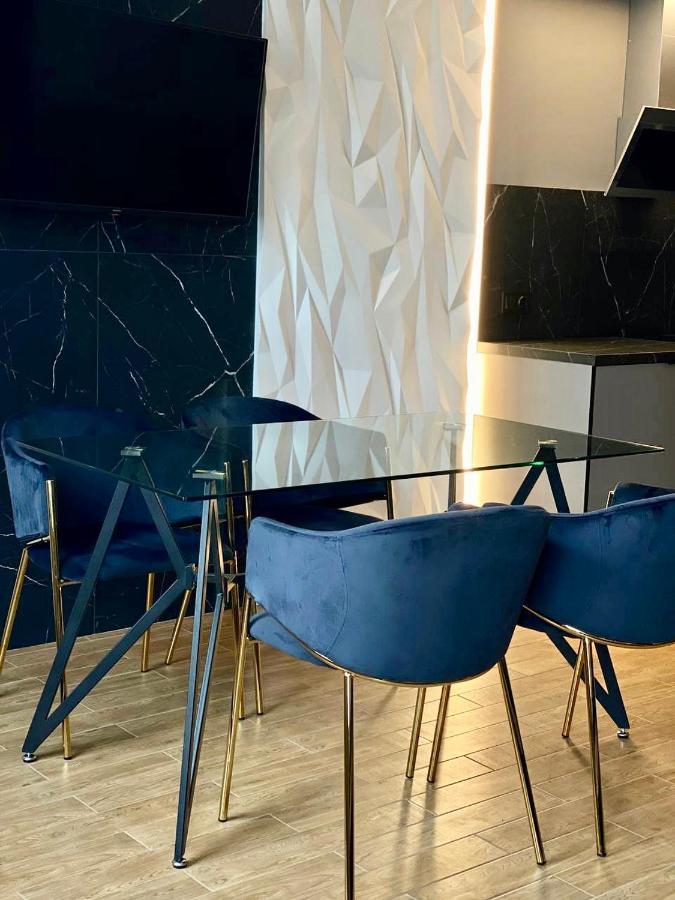 Central Family Boutique Apartments 2 リヴィウ エクステリア 写真