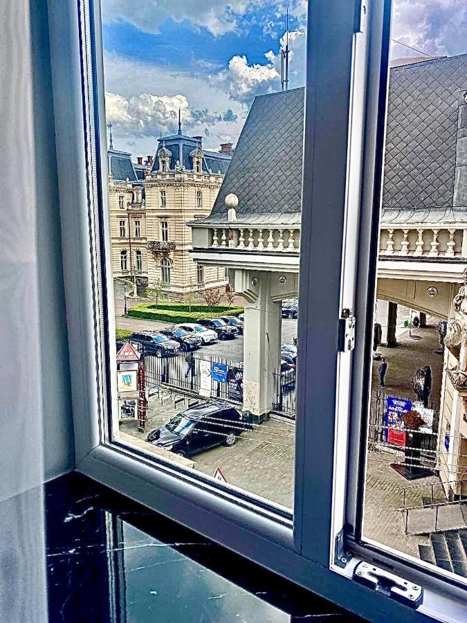 Central Family Boutique Apartments 2 リヴィウ エクステリア 写真