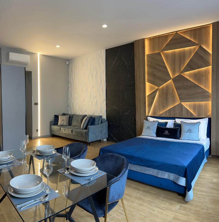 Central Family Boutique Apartments 2 リヴィウ エクステリア 写真