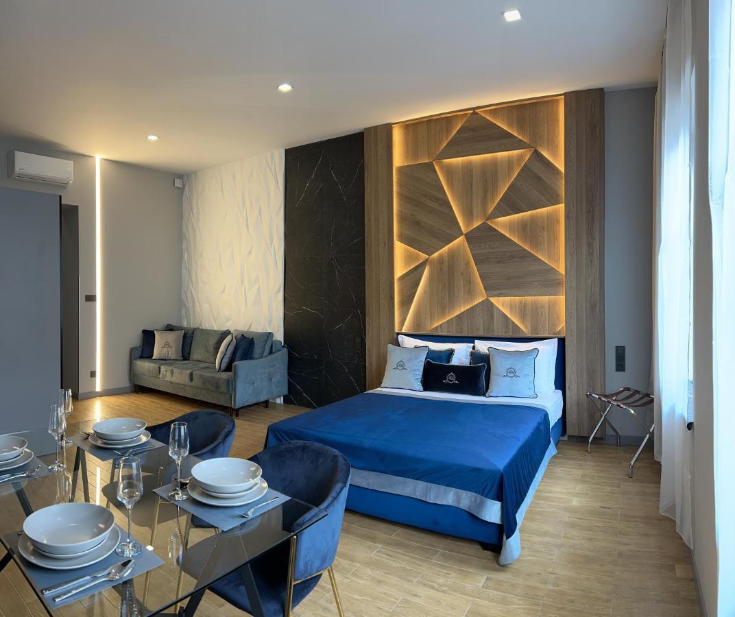 Central Family Boutique Apartments 2 リヴィウ エクステリア 写真