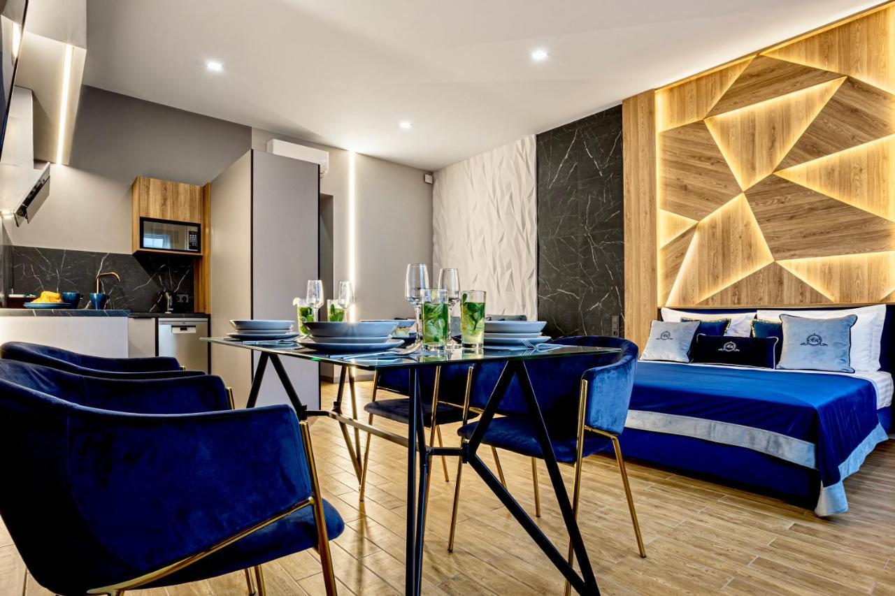 Central Family Boutique Apartments 2 リヴィウ エクステリア 写真