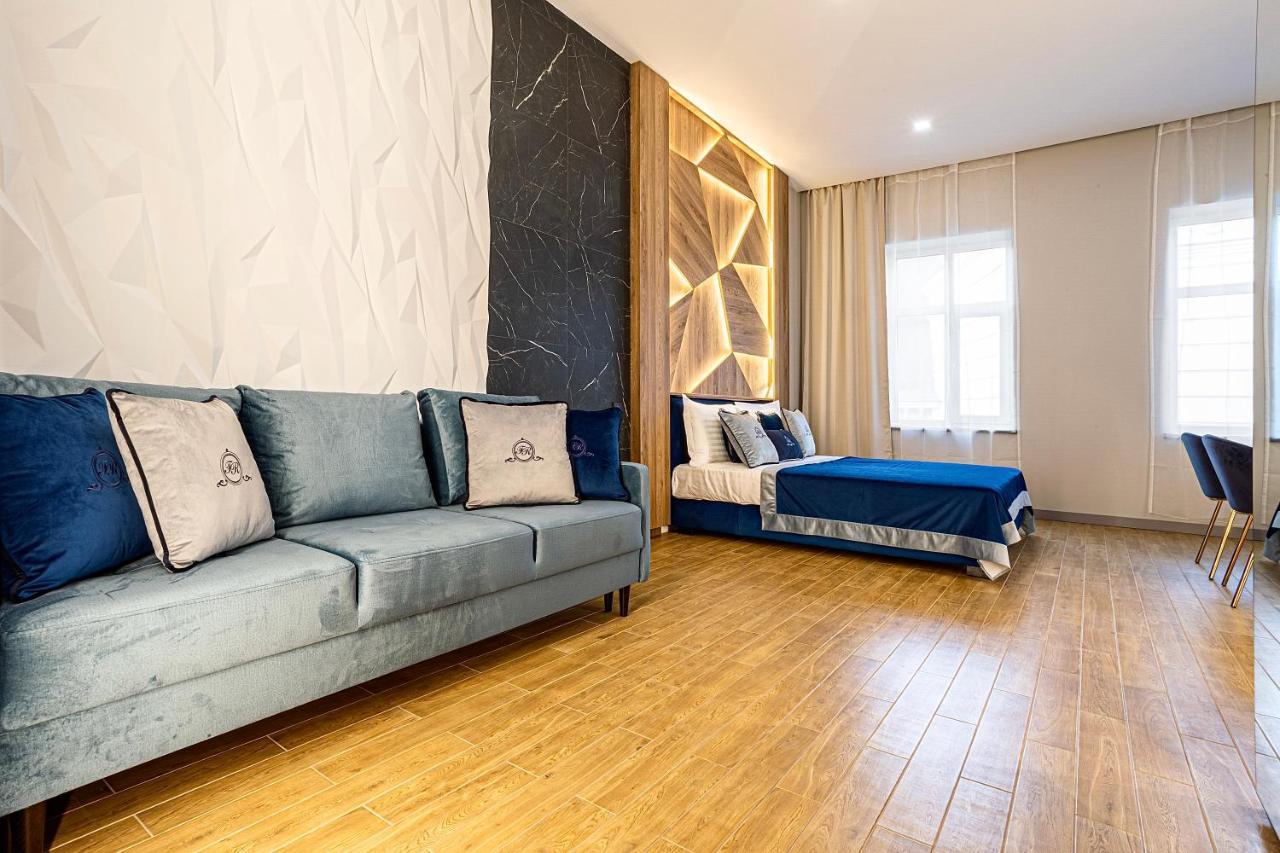 Central Family Boutique Apartments 2 リヴィウ エクステリア 写真