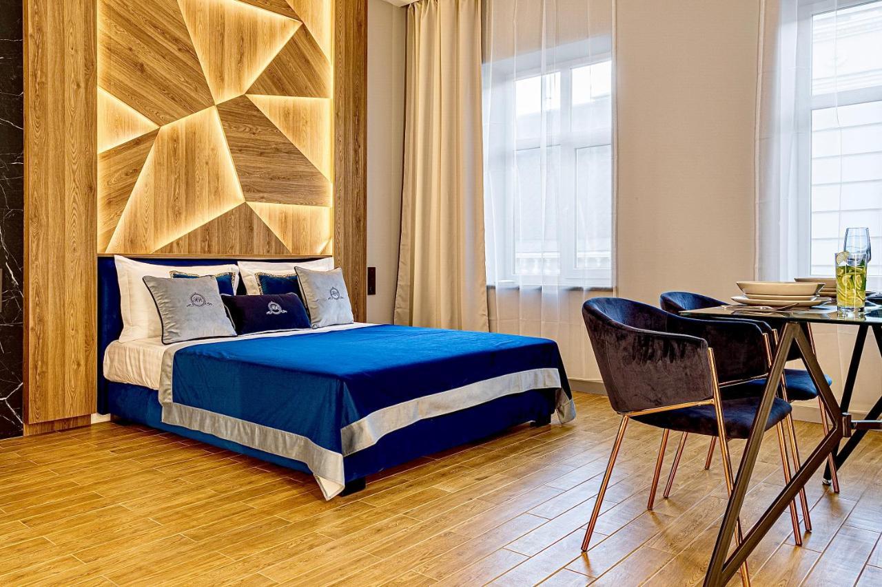 Central Family Boutique Apartments 2 リヴィウ エクステリア 写真