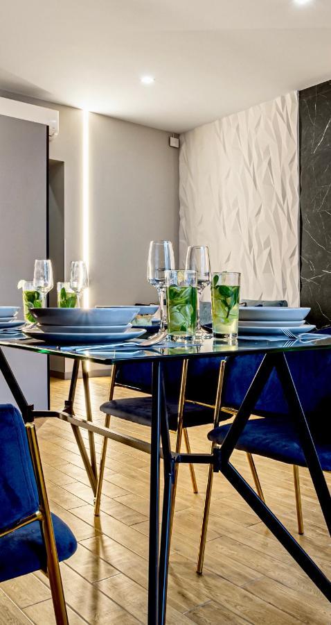 Central Family Boutique Apartments 2 リヴィウ エクステリア 写真
