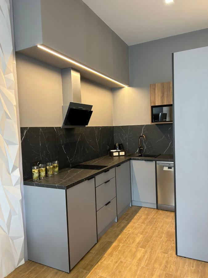 Central Family Boutique Apartments 2 リヴィウ エクステリア 写真