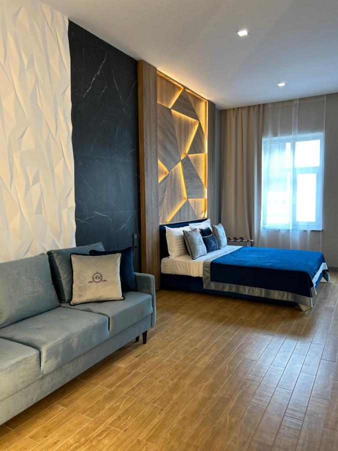 Central Family Boutique Apartments 2 リヴィウ エクステリア 写真