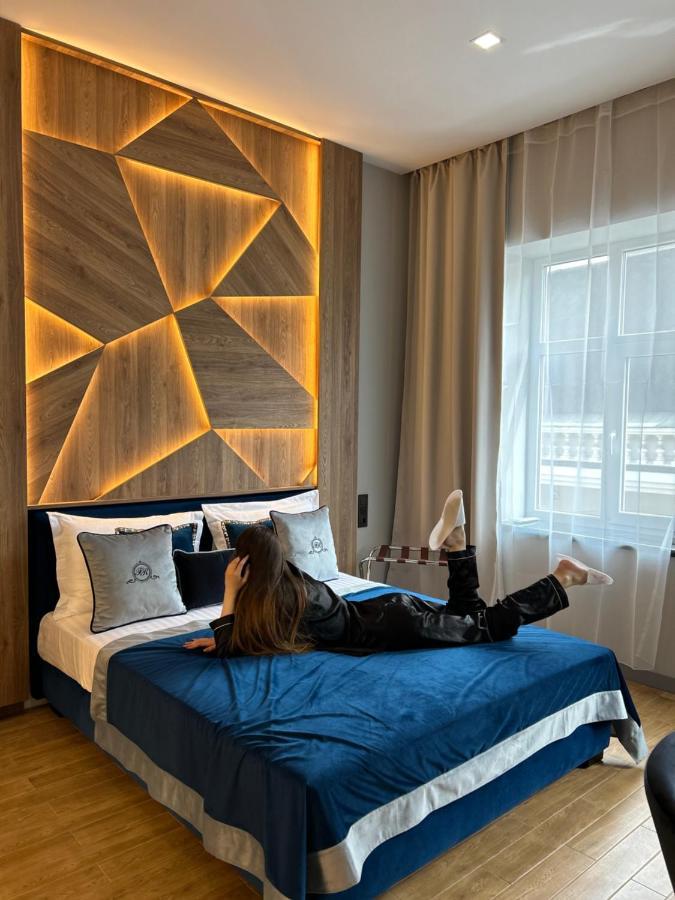 Central Family Boutique Apartments 2 リヴィウ エクステリア 写真