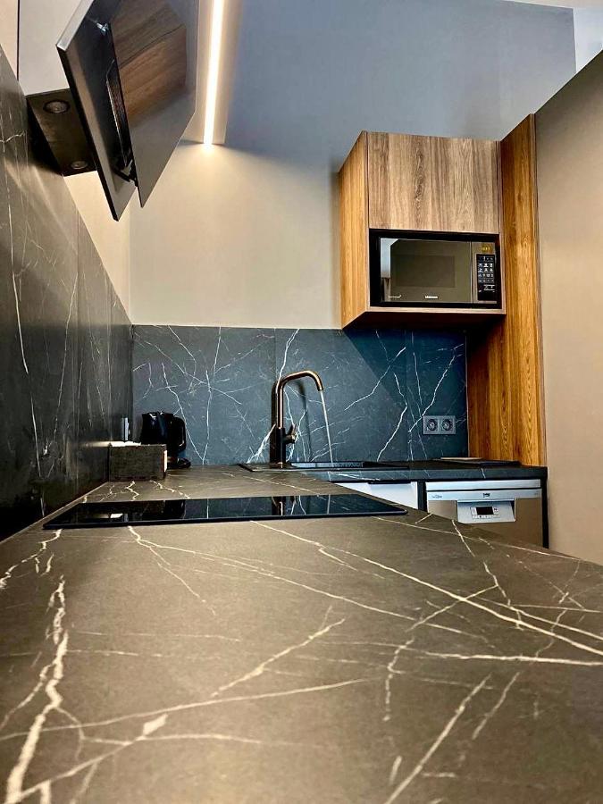 Central Family Boutique Apartments 2 リヴィウ エクステリア 写真