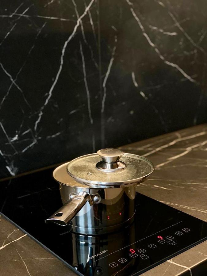 Central Family Boutique Apartments 2 リヴィウ エクステリア 写真