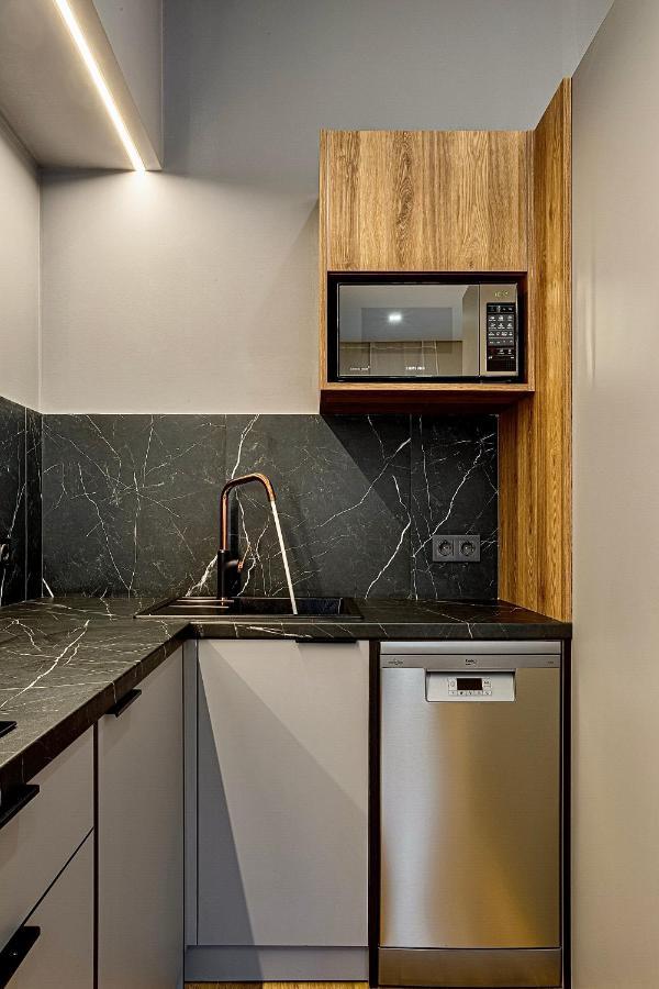 Central Family Boutique Apartments 2 リヴィウ エクステリア 写真