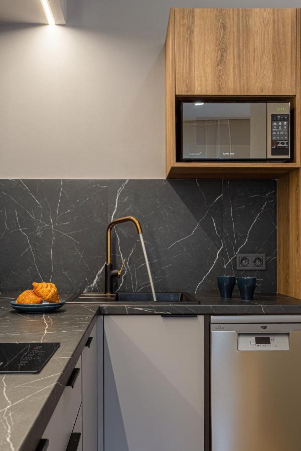 Central Family Boutique Apartments 2 リヴィウ エクステリア 写真