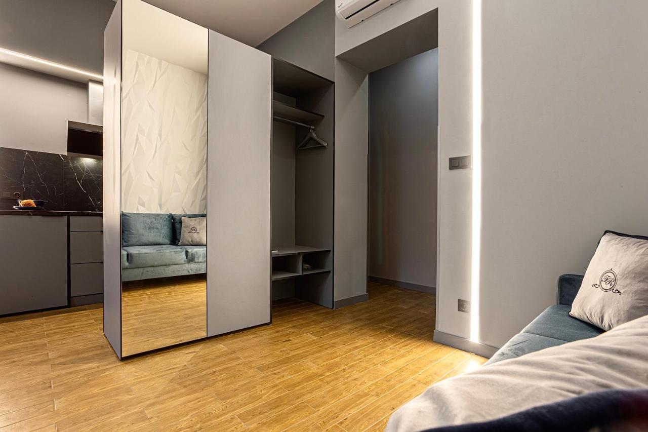 Central Family Boutique Apartments 2 リヴィウ エクステリア 写真