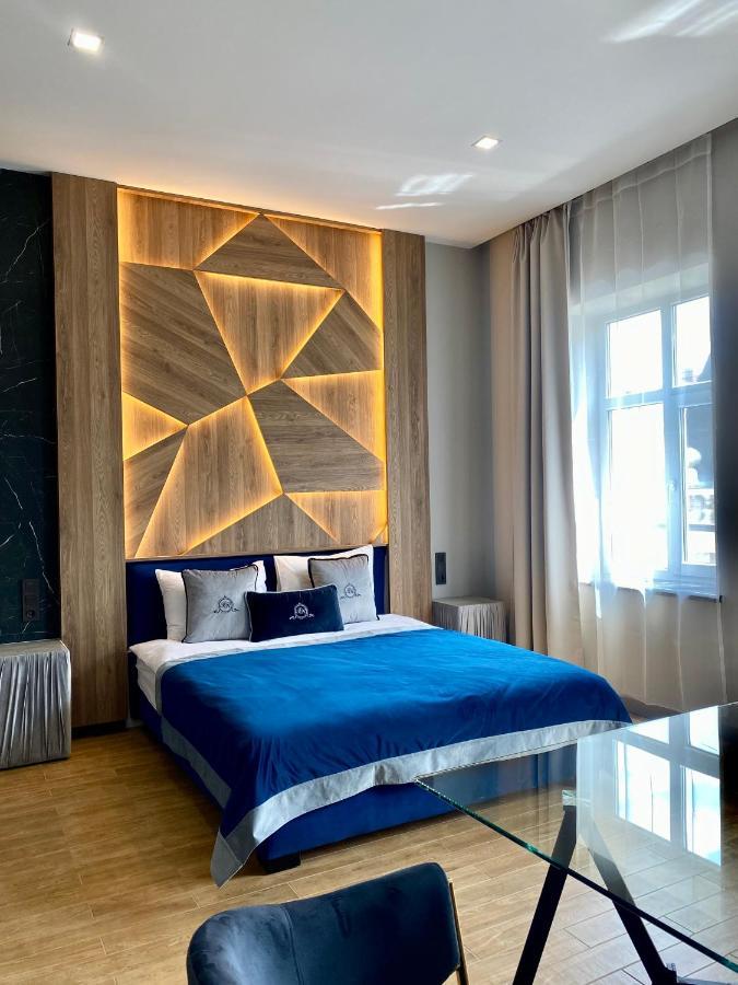 Central Family Boutique Apartments 2 リヴィウ エクステリア 写真